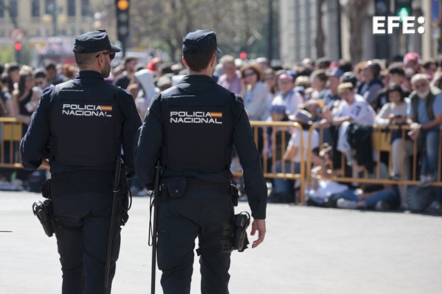 Un juez de Extremadura da la razón a un agente de la Unidad de Prevención y Reacción de la @policia y ha avalado que debe percibir las mismas retribuciones que otros agentes que ocupen un puesto de trabajo con funciones similares, aunque estén en otras jefaturas #EfeExtremadura