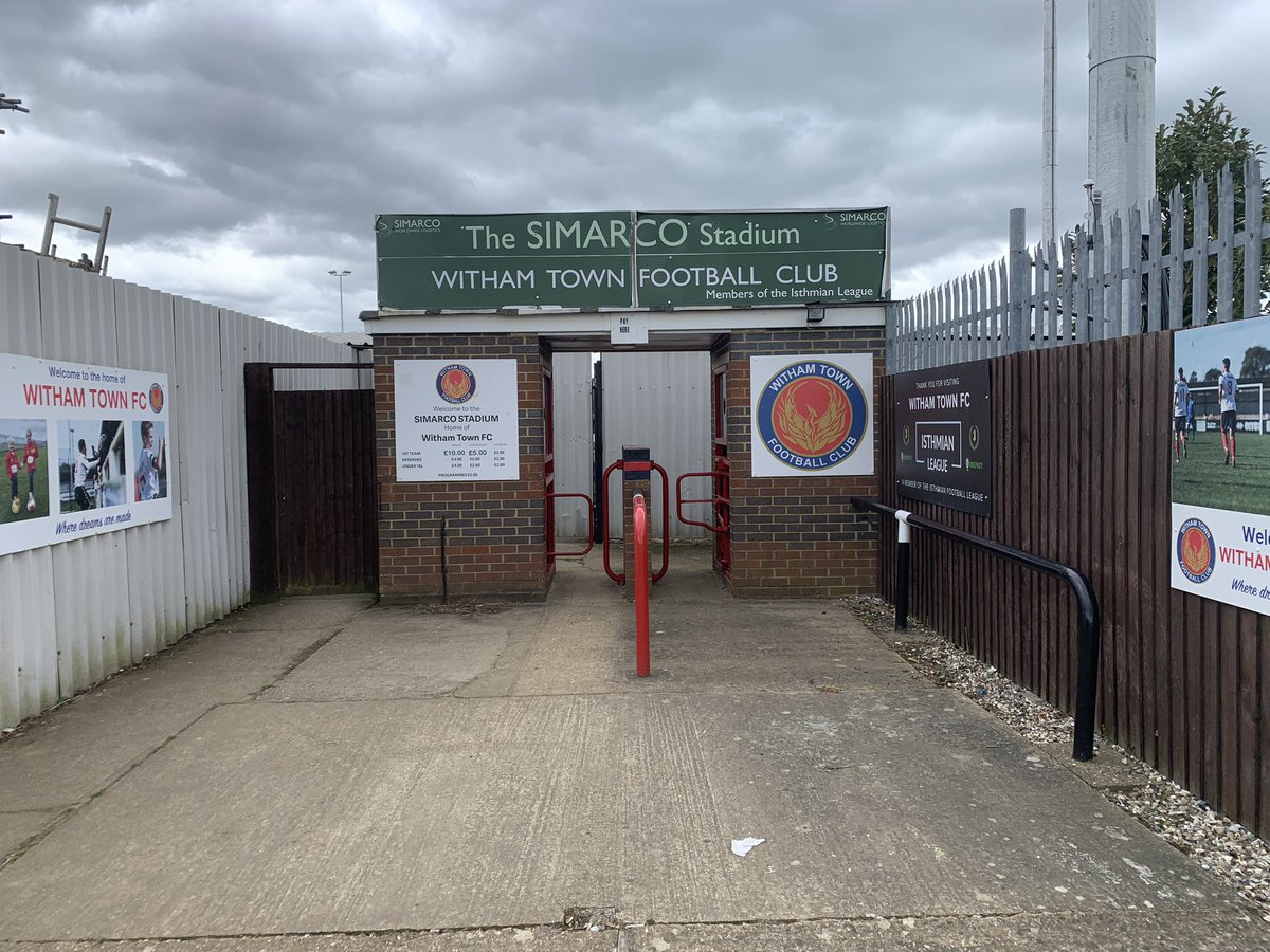 Live action at the Simarco Stadium tonight Mid Essex football league David Strachan final 7.46pm ko @Benfleet_FC reserves v @HillRovers reserves