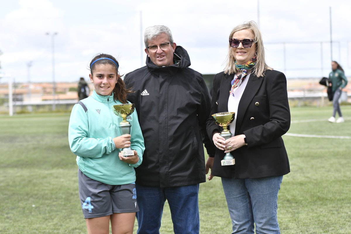 ⚽👧 | #FútbolFemenino |

El <a href="/cfvillanovense/">C.F. Villanovense</a>, 🥇CAMPEÓN de la 🏆COPA ALEVÍN FEMENINA al imponerse por 0-2 al <a href="/FeminasDBFC/">FéminasDonBenitoFC</a> en la gran final del torneo celebrada en 📍Cáceres.

👏 👏 👏¡Enhorabuena a sus jugadoras y a todas las participantes de este torneo de record!

🙋‍♀️¡TENEMOS
