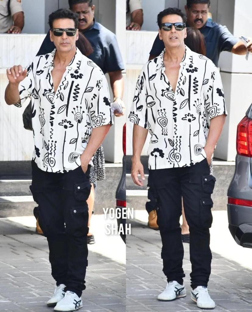 PIC : AkshayKumar𓃵 spotted today at airport while leaving for Ajmer - #JollyLLb3 Shooting schedule

Isnt he Super Handsome ?