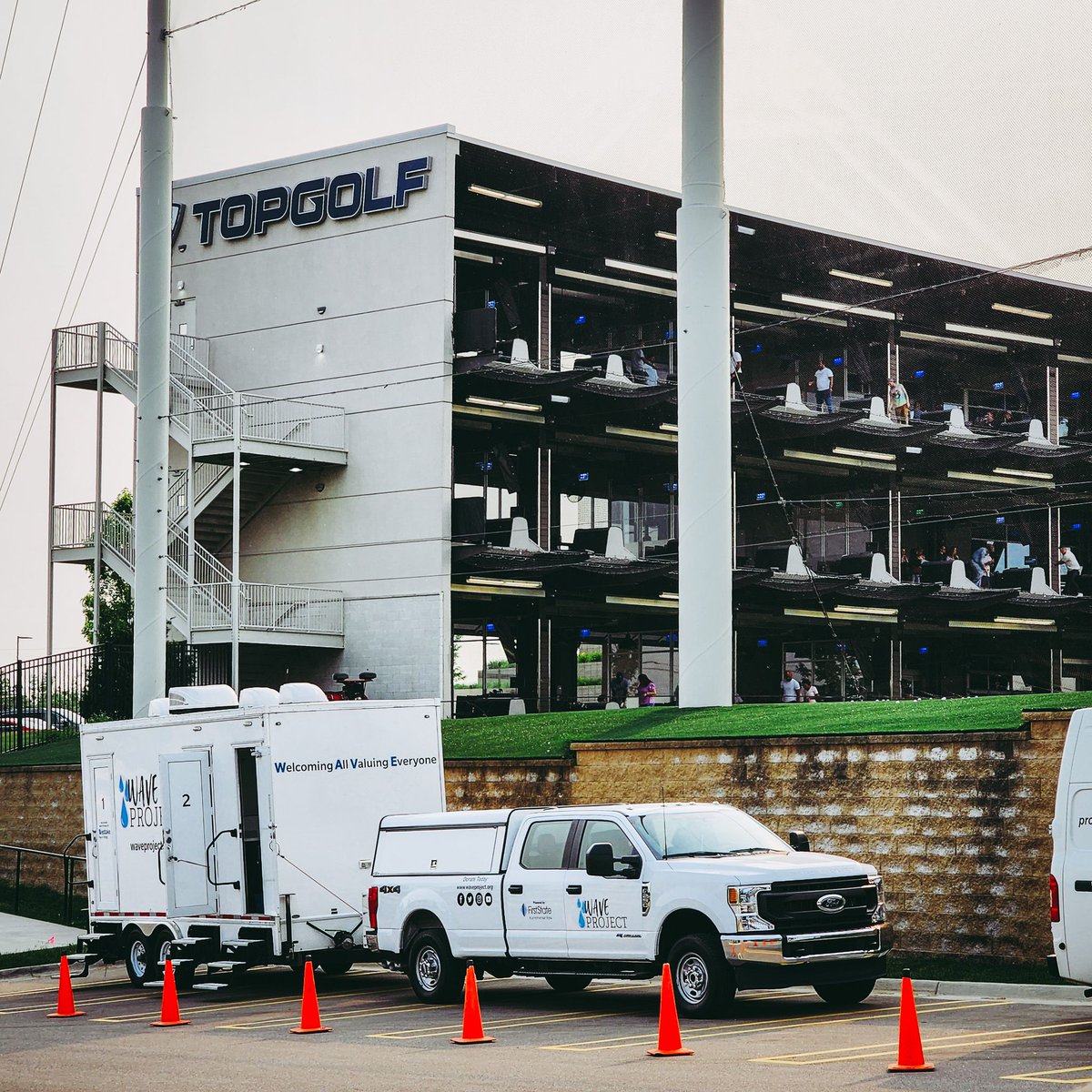 WelcomingAll's tweet image. (1) #GolfersNeeded: Our #PatioParty presented by @fsbmichigan is in a month, and we need golfers! Come play in a @topgolf tournament while enjoying live music and great food. All proceeds go towards providing showers, clothing, hygiene items,