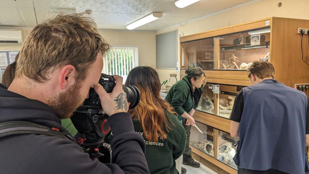 The sun has come out, just in time for filming at our #SpringLane campus. ☀️ You too can feed the animals, explore the grounds and take part in fun activities at our Spring Fayre event next Saturday: canterburycollege.ac.uk/information/wh… 🌳