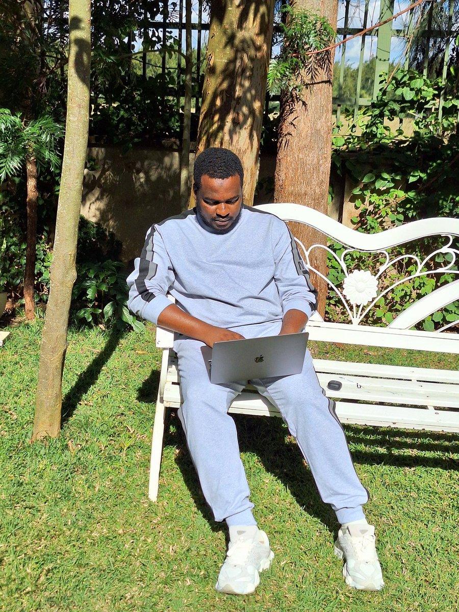 eliaswalyba's tweet image. Then: Junior Java Hater

Now: Principal Java Hater