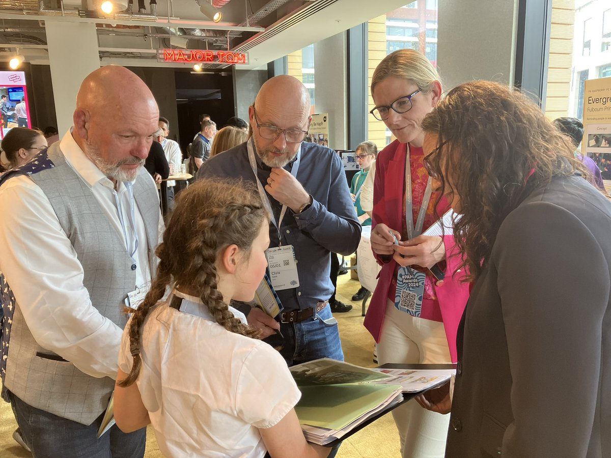 KESBathJunior's tweet photo. Raspberry Pi Final - presenting our projects to business experts βΊοΈ
#KEJSraspberrypi #PAPiAwards24 https://t.co/Dd7N2aMTY6