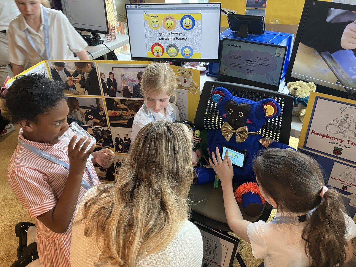 KESBathJunior's tweet photo. Raspberry Pi Final - presenting our projects to business experts βΊοΈ
#KEJSraspberrypi #PAPiAwards24 https://t.co/Dd7N2aMTY6