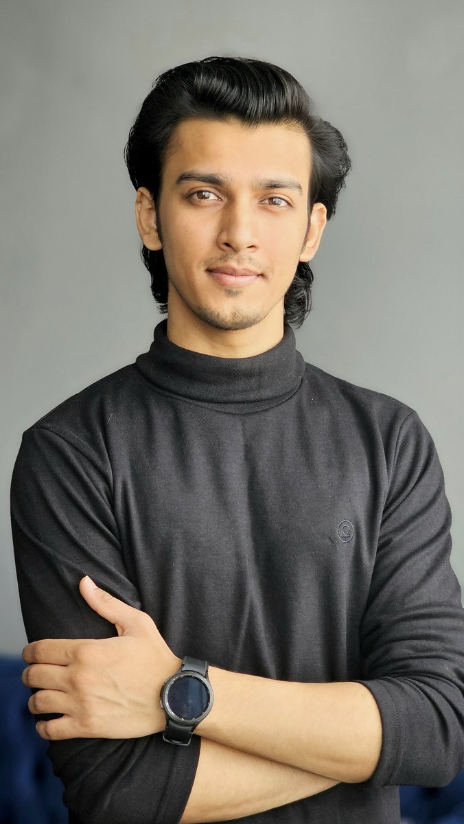 Me : Trying to look sophisticated. 
My hair : Nope, we’re going rogue today.
🫠🙆‍♂️❤️‍🔥
.
.
.
.
.
.
.
#piyushlalwani #actor #actorlife #actorslife #actorlifestyle #actorstyle #actorheadshot #actorheadshots #bollywoodactor #headshot #headshots #headshotphotography #oldheadshotday