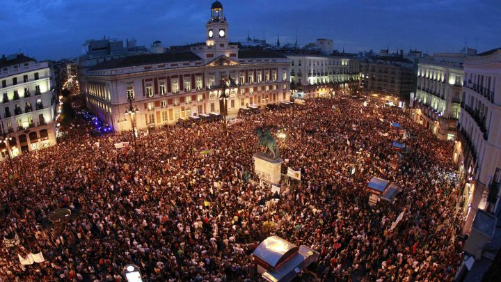 Nadie se lo va a creer, pero hubo una vez un movimiento que se rebeló contra la corrupción de PSOE, PP, etc. Tuvieron cierta repercusión, fundaron un partido que rechazó ser financiado por el Ibex y con todo en contra, llegaron incluso a gobernar 

Parece increíble, pero sucedió