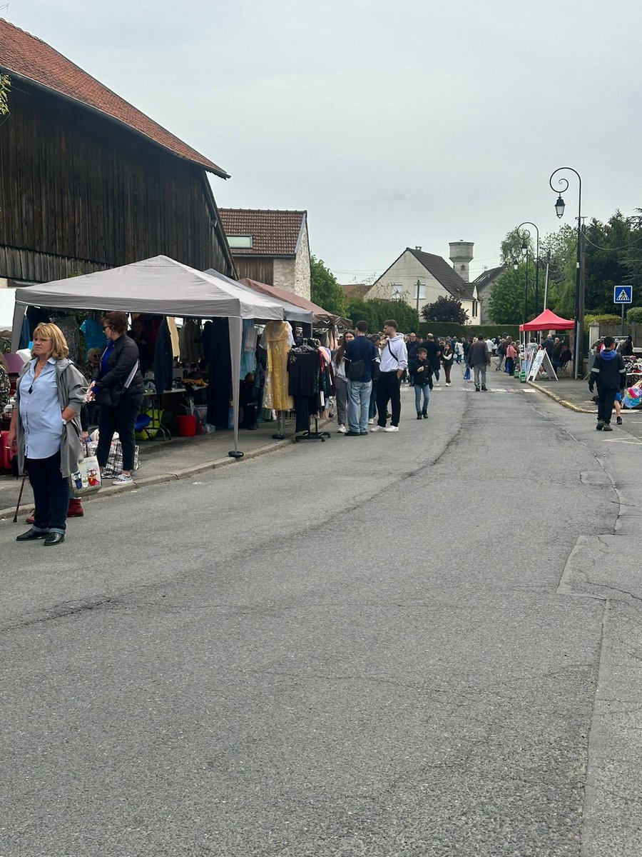 Présents aux brocantes de #Messy et #Villeroy avec @mmrgrs_rn77 pour échanger avec les élus #Circo7707 #CantonClaye_Souilly