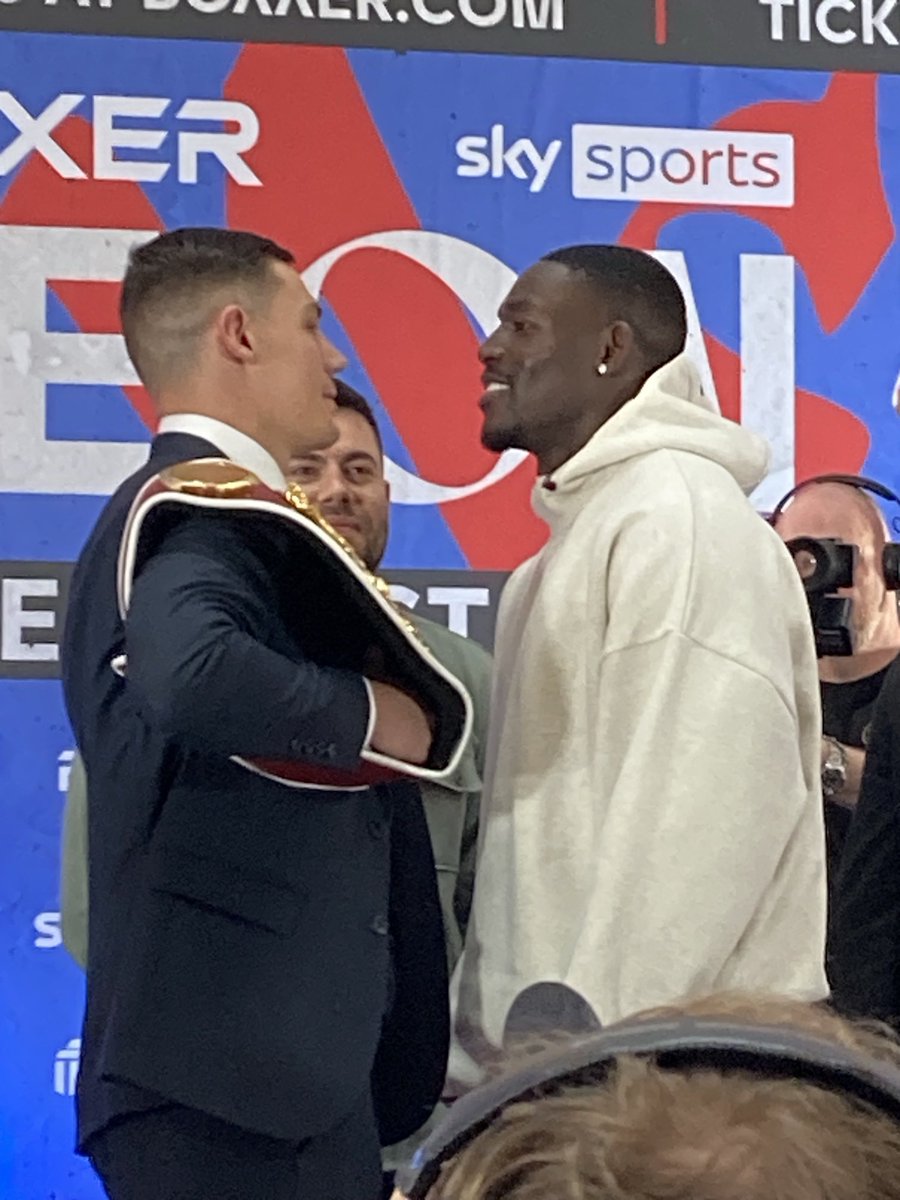 Loooong old stare down. Business is meant. ⁦@boxxer⁩ ⁦@ChrisBillam⁩ ⁦@R_Riakporhe⁩ ⁦@othboxing⁩ #billamsmithriakporhe