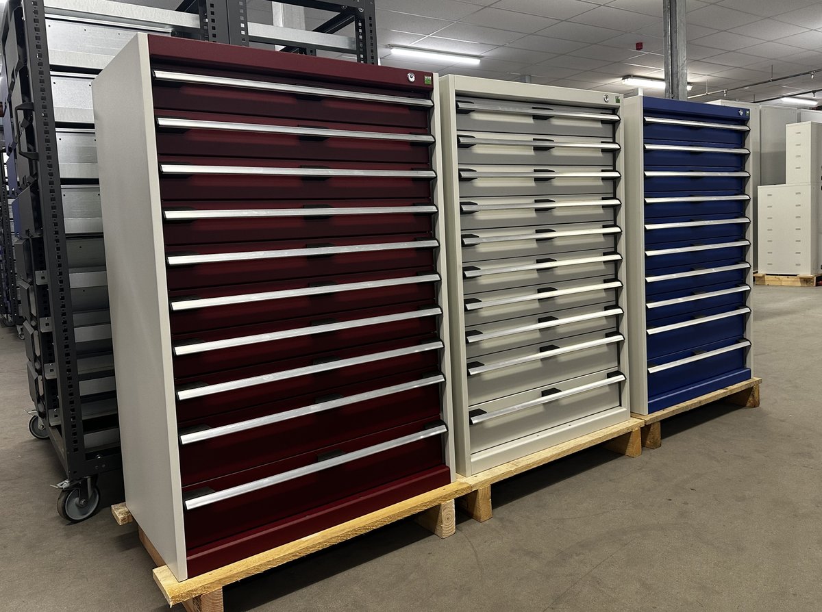 Proudly manufactured in our #UK facility! ❤️🤍💙

We love these large cubio cabinets spotted in our assembly area - ready to perform, and built to last! 

#UKmfg #UKManufacturing #UKeng #UKEngineering #BuilttoLast #WorkshopWednesday 

#worksmartbott