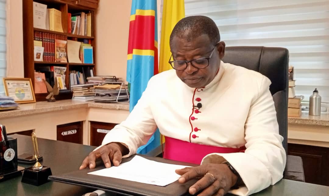 Mgr Donatien Nshole, Sec. Gen. CENCO : A ce stade « il n’y a rien à dramatiser; « Le Cardinal Fridolin Ambongo n’a jamais refusé de répondre à une invitation de la justice. Mais si ça se transforme en tracasserie, ça va appeler une autre réaction ».