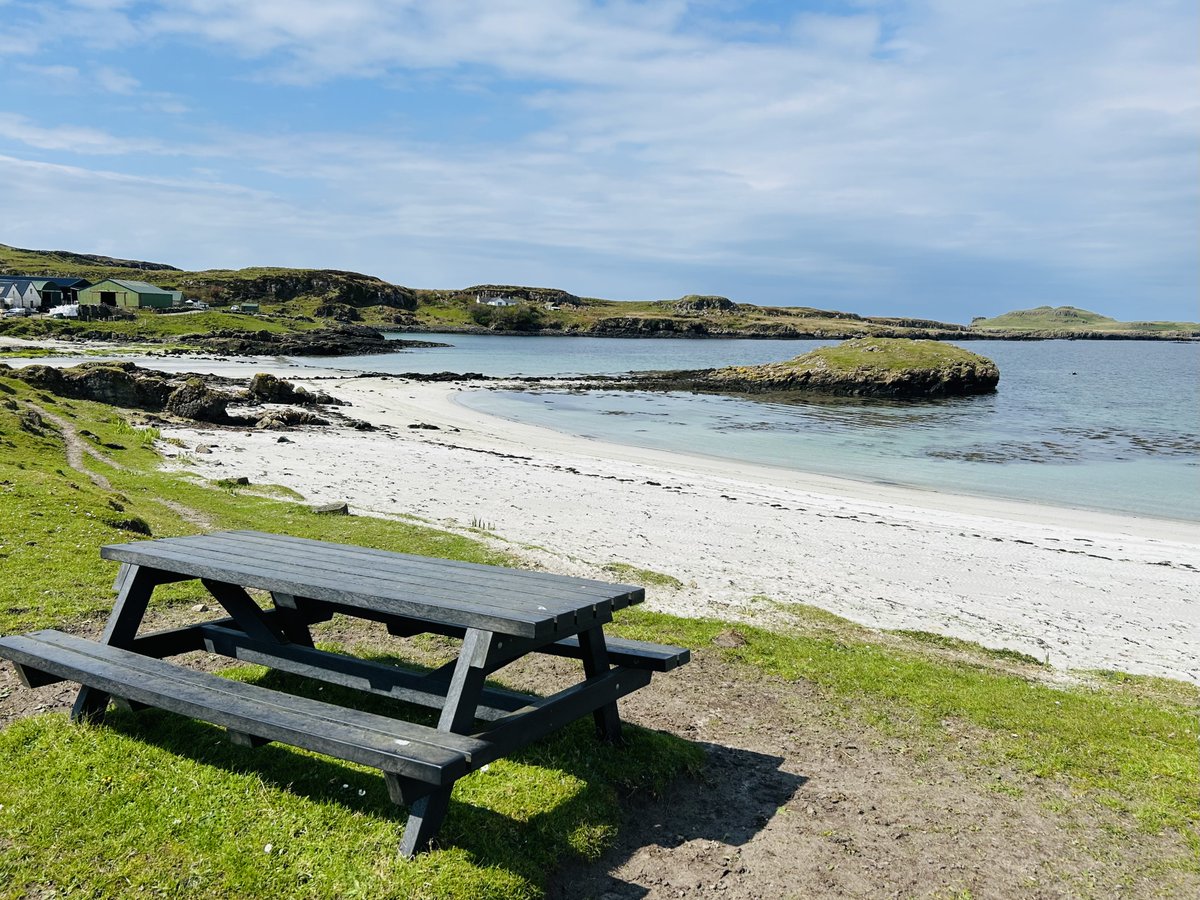 I’ve had worst spots for lunch. Idyllic Gallanach Bay on the beautiful Isle of Muck 🏴󠁧󠁢󠁳󠁣󠁴󠁿