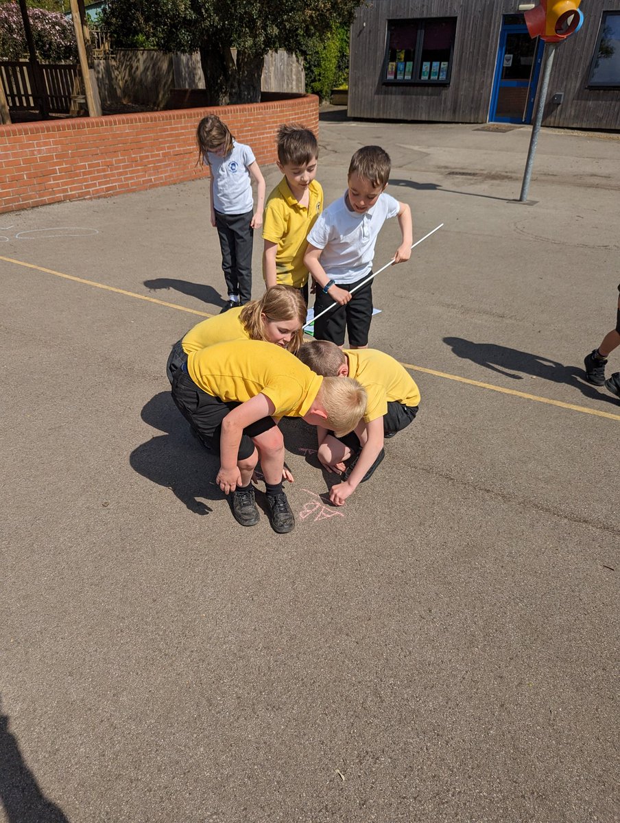 @HuttonCran Year 3 really enjoyed being outdoors for our science investigation