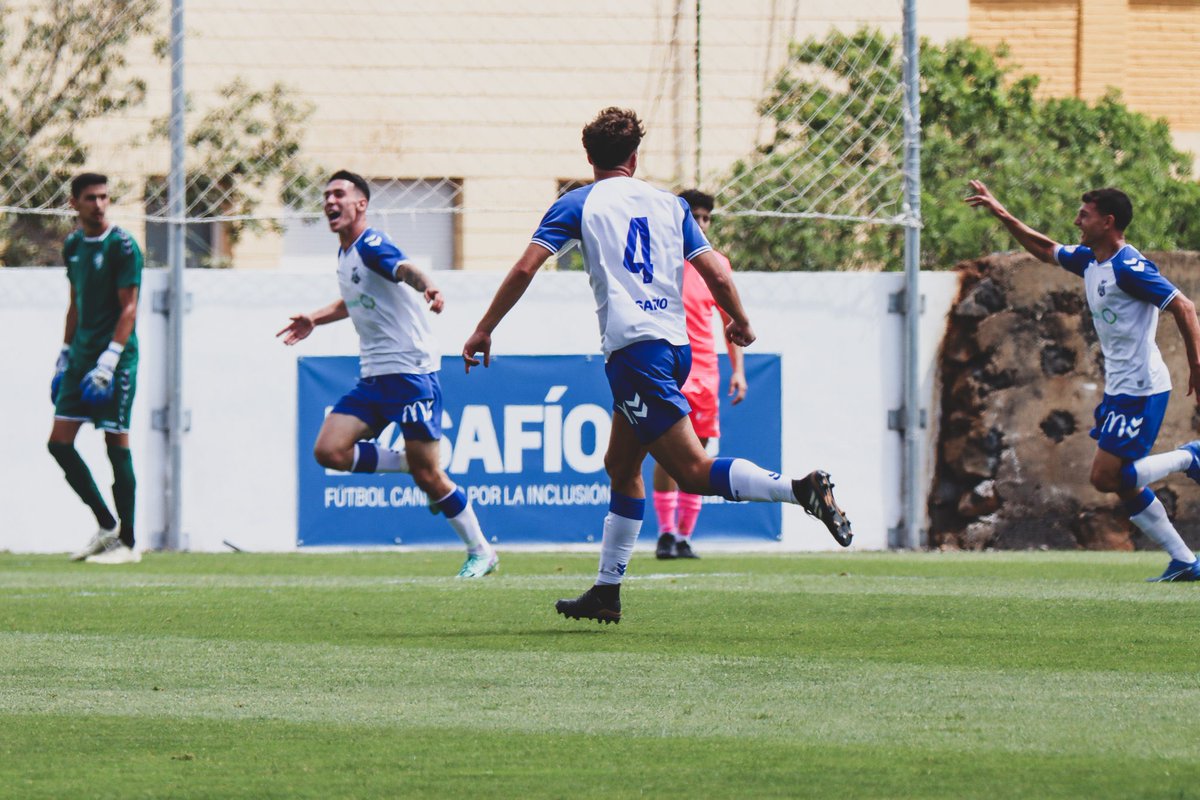 👏🏼 El #CDTenerifeB gana y pone pie y medio en Segunda RFEF.

🔜 El próximo fin de semana, si ganan ante Unión Sur Yaiza, los de Mazinho serán campeones de liga a falta de una jornada.

*️⃣ Con dos empates también les valdría para sellar el ascenso.

@CdtCantera 3-0 @UDTamaraceite