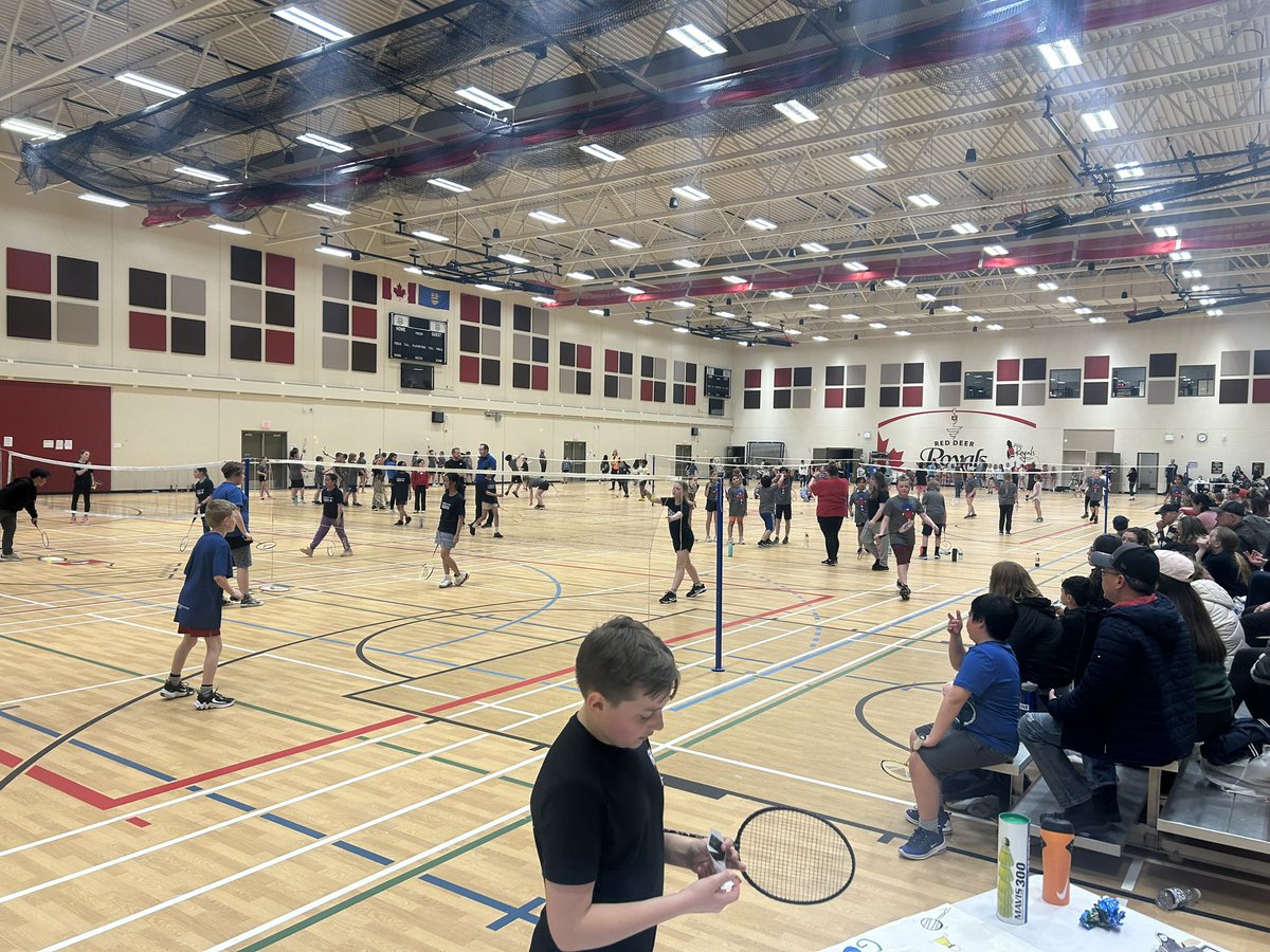 Huge thanks to @EverActiveAB for supporting our first ever Grade 5 badminton extravaganza! We had over 200 students participate in a great night of badminton. With their help we were able to purchase 200 racquets and new birdies for schools to take back with them. #sportforall