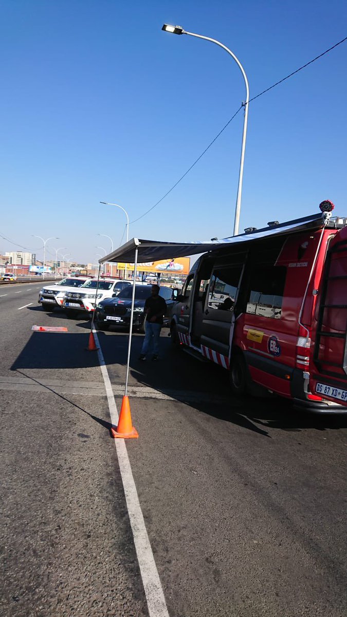 🚒🛣️ Staying strong for Newtown Fire 🔥🚧! We've got the back of every firefighter battling the blaze. 🧑‍🚒 @CityofJoburgEMS Our mobile command unit has hit the ground with top-notch team members to secure safety 🚓🛑 and get those roads on the M1 North & South in Johannesburg…