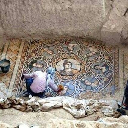 Archeologists unearthed 2200 year old mosaic floor under house in Greece.

Something doesn't add up 🧐