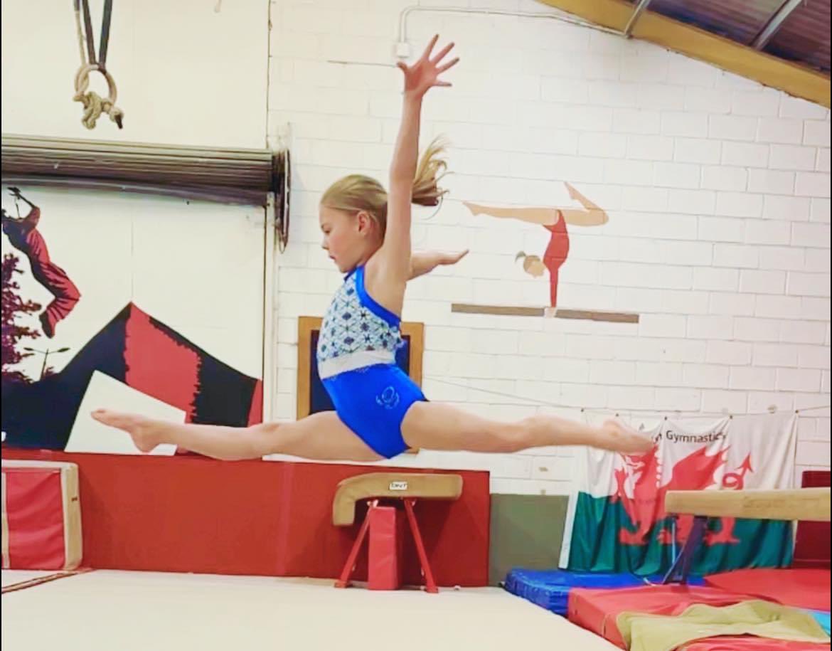 Beautiful split leaps and jumps from this little one 🤩 well done Aria #2018Gymnast