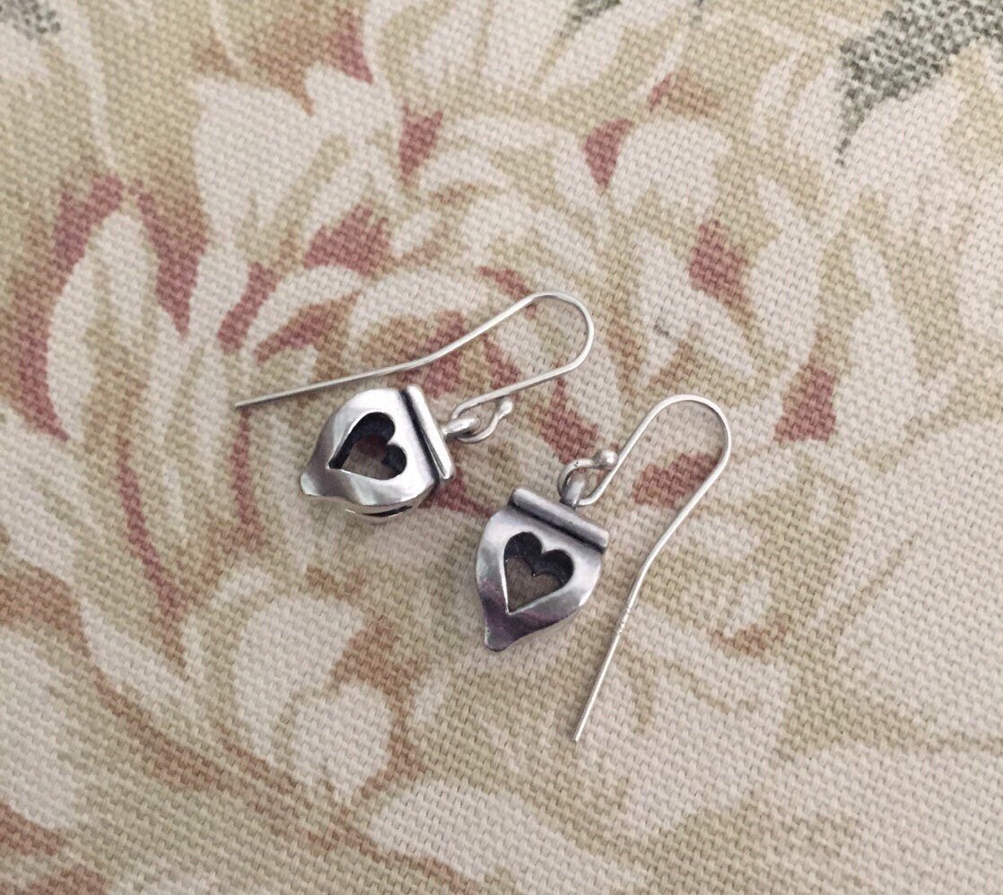 #etsy #Accessories #beautiful #etsyfavorites #Etsyfinds #etsygifts #EtsySeller #etsyshop #etsystore #giftsforher #sterlingsilver #Silver #Jewelry #Hearts #Earrings #JamesAvery #jewelry #Gorgeous addictedtoshabby.etsy.com/listing/104400…