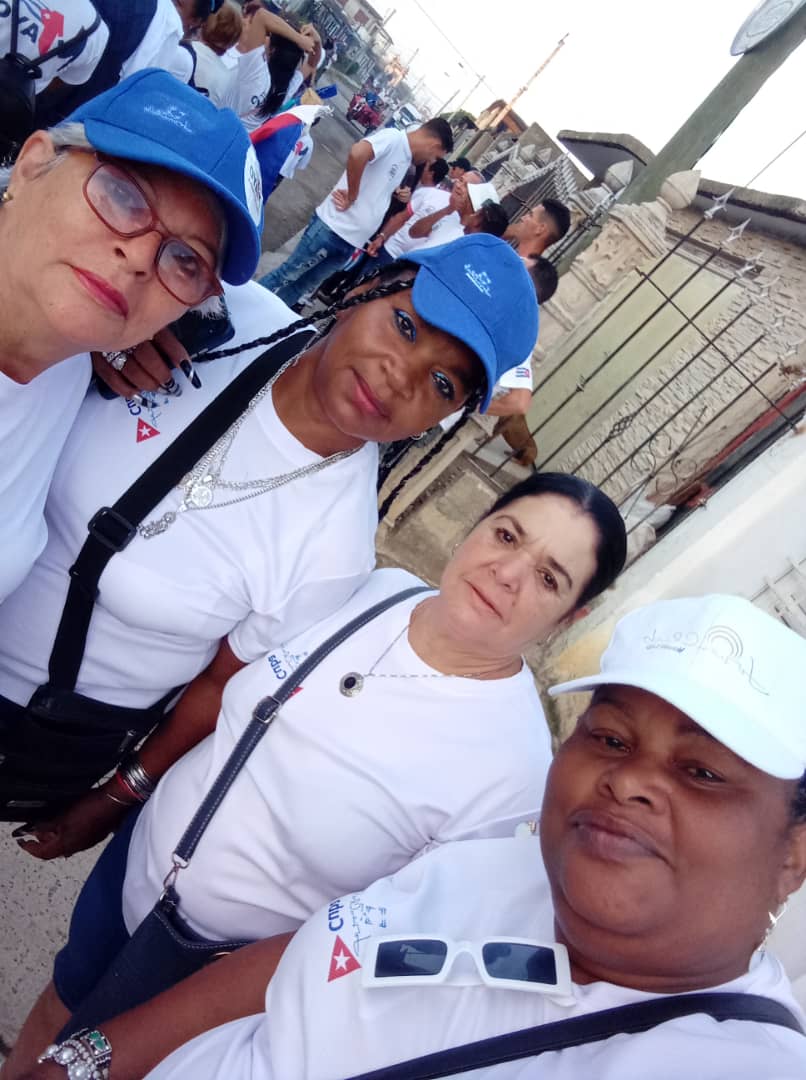 En #Mayabeque para la fiesta de los trabajadores, con ejes motivacionales para un desfile por el #1dMayo histórico. #JovenClubMayabeque desborda alegría y compromiso. #PorCubaJuntosCreamos
#JovenClubCuba