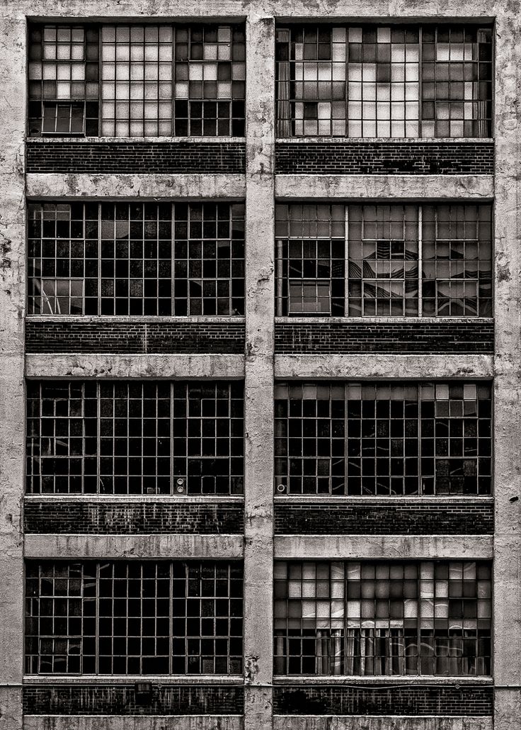 An ongoing series of Black and White photos exploring the shapes and patterns of urban architecture in Toronto Canada. North wall of No 245 Carlaw Ave. Original photography from 2019 using a Canon EOS 60D body with a Canon EF 24-105mm f/4L IS USM lens.… dlvr.it/T6GWVW