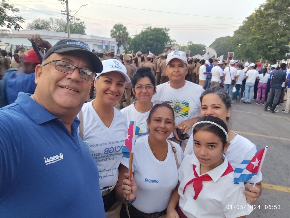 CIGBCuba's tweet photo. Alegría y entusiasmo muestran los trabajadores del @CIGBCuba en la concentración para celebrar el #1Mayo Día Internacional de los Trabajadores porque #PorCubaJuntosCreamos https://t.co/iPKyymwyfz