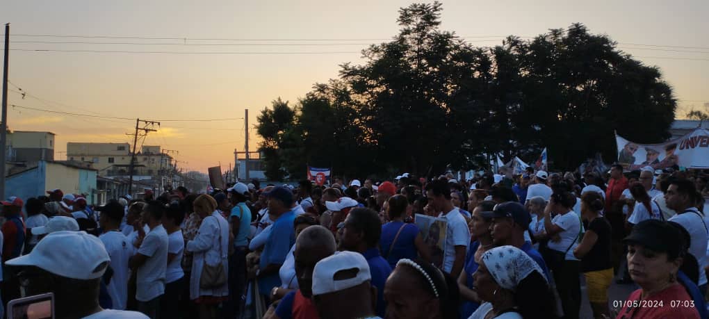 Alegría y entusiasmo muestran los trabajadores del @CIGBCuba en la concentración para celebrar el #1Mayo Día Internacional de los Trabajadores porque #PorCubaJuntosCreamos