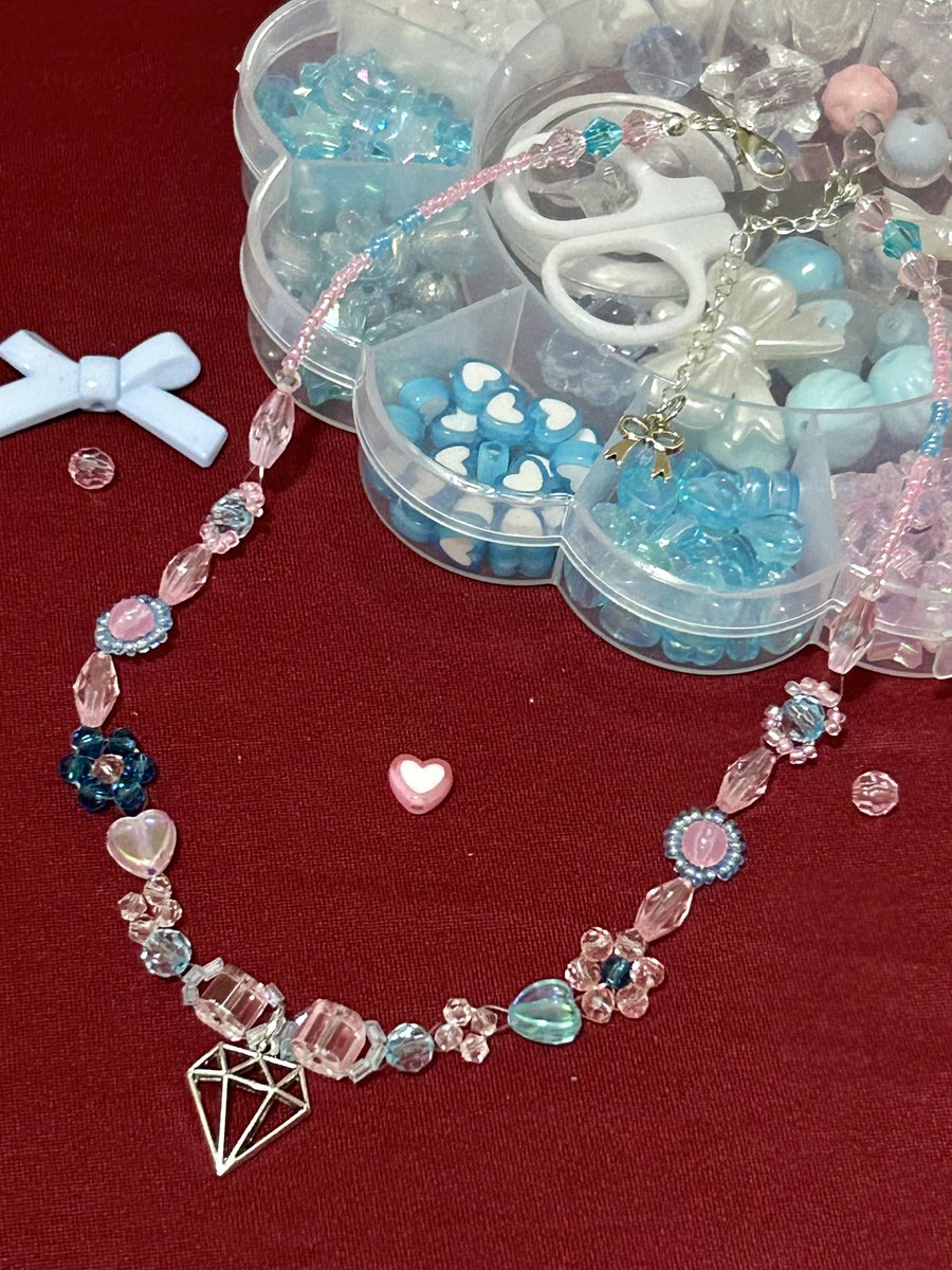 NEW PRODUCT‼️WTS/LFB
#seventeeninspired  necklace at 18 inches long, can be styled as a chocker or use the extended chain for a usual necklace. 
💌 DM for inquiries 
#handmadejewelry #beadedjewelry #beadedaccessories #artsandcrafts #carat #fangirling #beadednecklace #beads