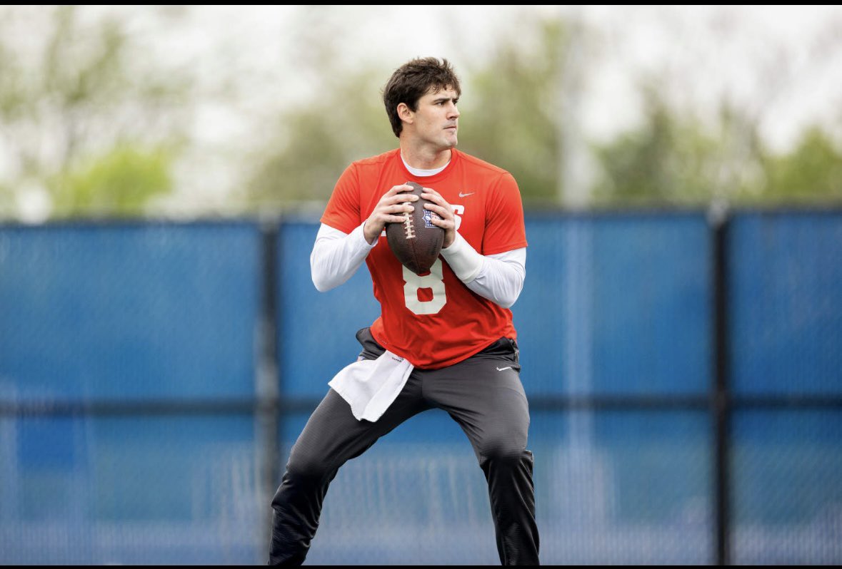 The Giants posted a photo gallery from Phase 2 of the offseason program, which started this week. Workouts now include football drills. Here’s one of the photos of Daniel Jones participating. Barring a setback, don’t see any way he’s not ready for the start of camp. (📸:…