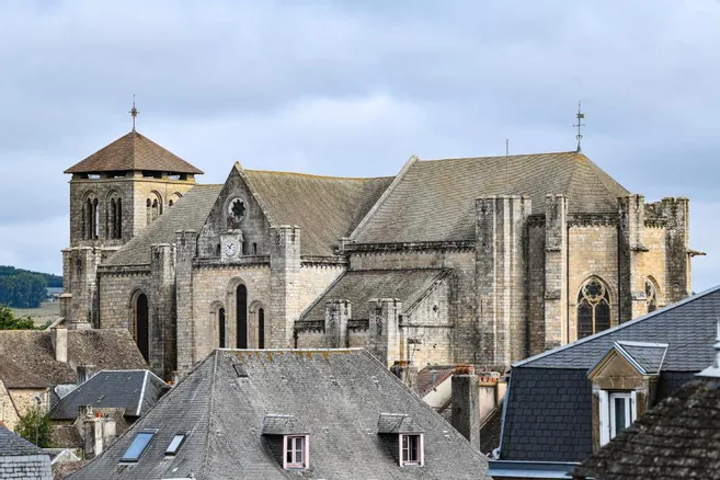 Quels sont les trois sites du Limousin bénéficiaires de la collecte nationale en faveur du patrimoine religieux ?⤵️ lamontagne.fr/limoges-87000/…