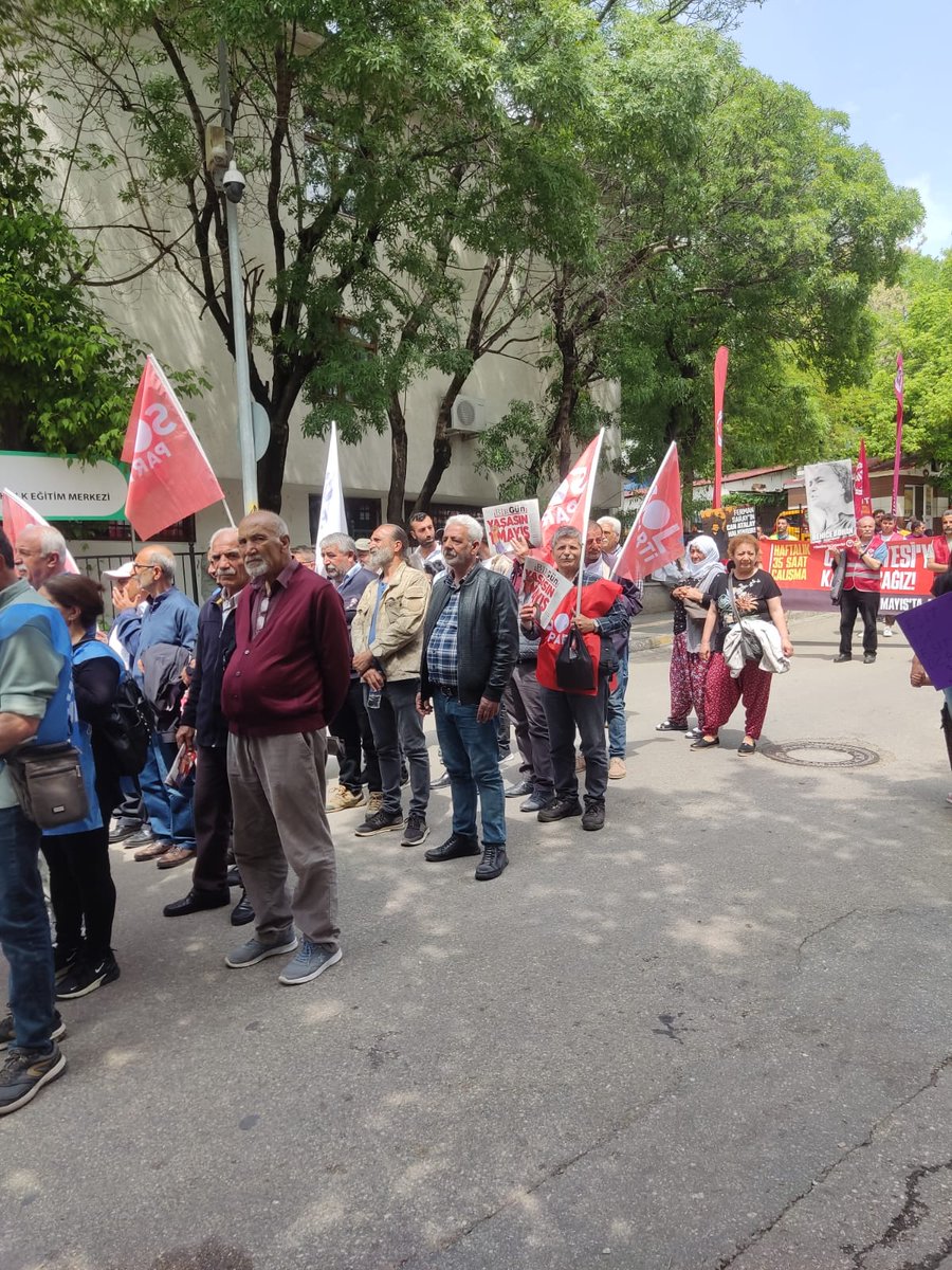 ⭐Yoksulluk Kaderimiz Değil Haklarımız için 1 Mayıs'ta her meydanda SOL'un yıldızıyla yürüyoruz. @solpartibilgi