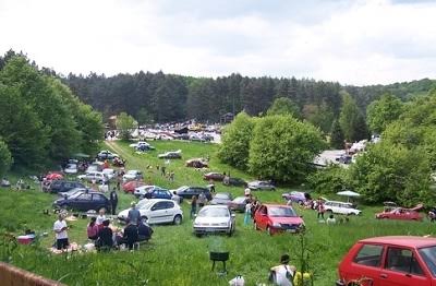 Dünyanın pek çok yerinde 1 Mayıs coşkuyla kutlanır, festival, bayram gibi olur falan. Ama sadece Bosna'da herkes anlaşmış gibi kuzu çevirme yapar.