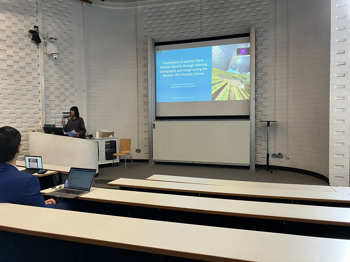 A great day attending the @LCAHM_UoB conference. Here is my @pg_cal mentee and fellow PGR, Jasmine Kular-Whittingham presenting in the first panel. @unibirmingham @CAL_Postgrads