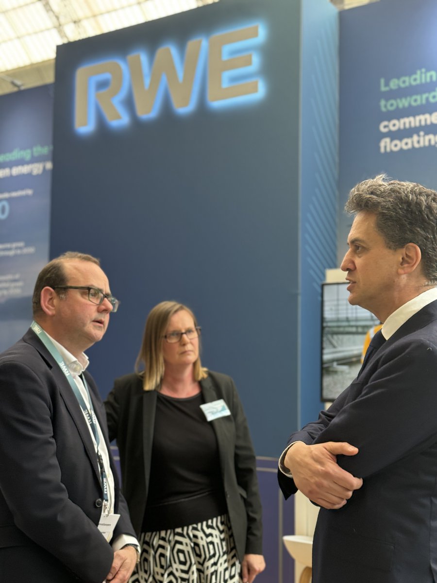 It was a pleasure for our UK Country Chair Tom Glover to meet with Ed Miliband at Innovation Zero today to discuss our plans for hydrogen and CCS. RWE has 5.1GW of CCS projects under development, with a target for 2GW of green hydrogen production across our core markets by 2030.