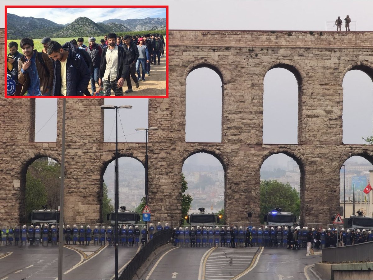 FotoHaber - Afgan mülteci kılığına giren 5000 kişilik grup, Bozdoğan Su Kemeri önündeki polis barikatını rahat bir şekilde aşarak Taksim Meydanı'na ulaşmayı başardı... zaytung.com/fotohaberdetay…