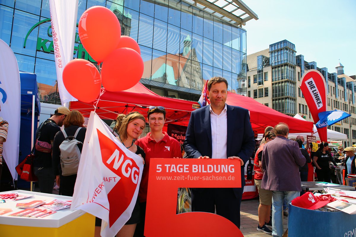 Demonstration in Chemnitz - Germany. (01.05.2024)
"More pay, more time off, more security, more education time". 01 May is our day. We will take our demands to the streets and squares together with the workers.
#deutschland #documentaryphotography #demonstration