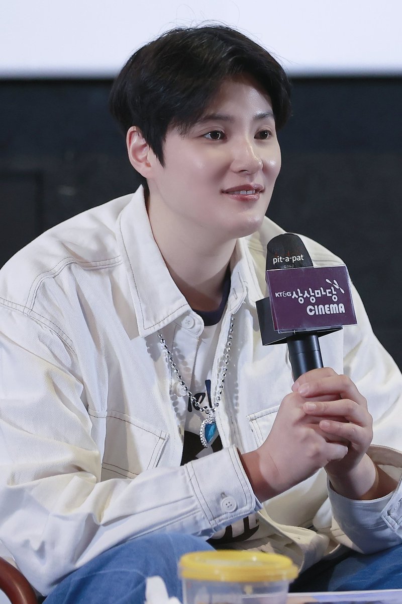 나쁜일 뒤에는 좋은일이 생길거라고 그렇게 긍정 회로만 돌렸는데 팬미팅도 다녀오고 희진 테라피 덕분인지 무릎도 아프지 않던...
마음고생 많이 했을거라는걸 알기에...
이제는 웃을일만 가득하길
꾹꾹 눌러쓴 손편지를 읽으며 평생 김희진 다짐해요.
앞으로 행복과 행운만 가득하길☘️🍀

#김희진