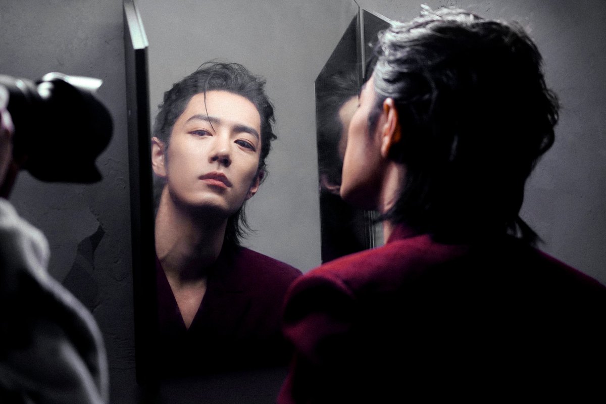 근데 사실 거울만 봐도 이런 유잼파티가 펼쳐지는데 삶이 노잼일 순 없을 것 같기도