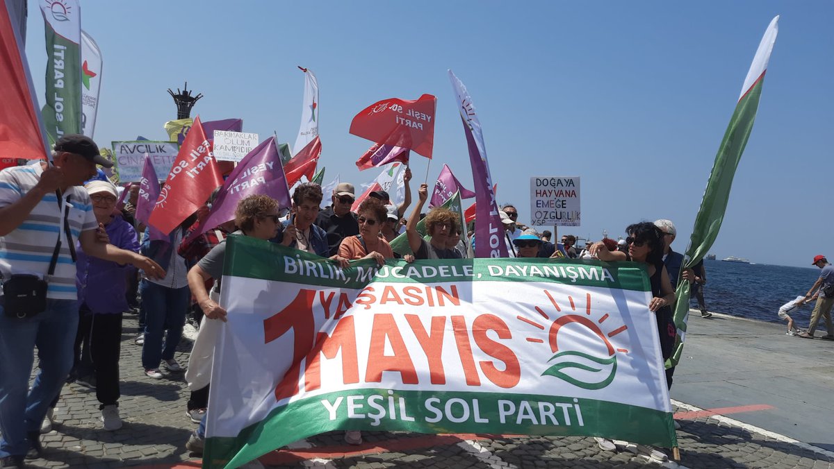 Aydın Yeşil Sol Parti İzmir'de Yeşil Sol Parti'yle birlikte Gündoğdu Meydanı'nda 1Mayıs Birlik, Mücadele, Dayanışma günümüzü kutladık. #Yasasın1Mayıs