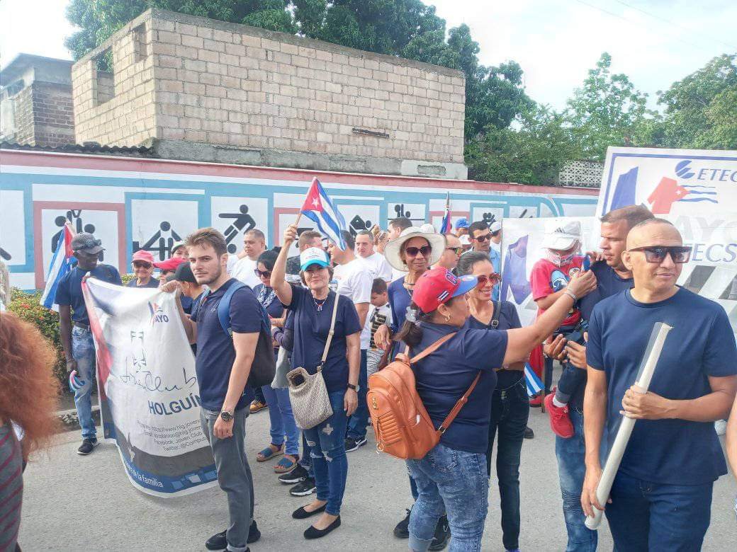 #PorCubaJuntosCreamos
🤓🇨🇺 El colectivo de Joven Club Holguín presente celebrando este 'Día de los trabajadores' y con el entusiasmo que nos caracteriza 🎉
Feliz día y que viva el #1mayo2024 !!!!!👏❤
#GenteQueSuma #HolguinSi #JovenClubTeConecta