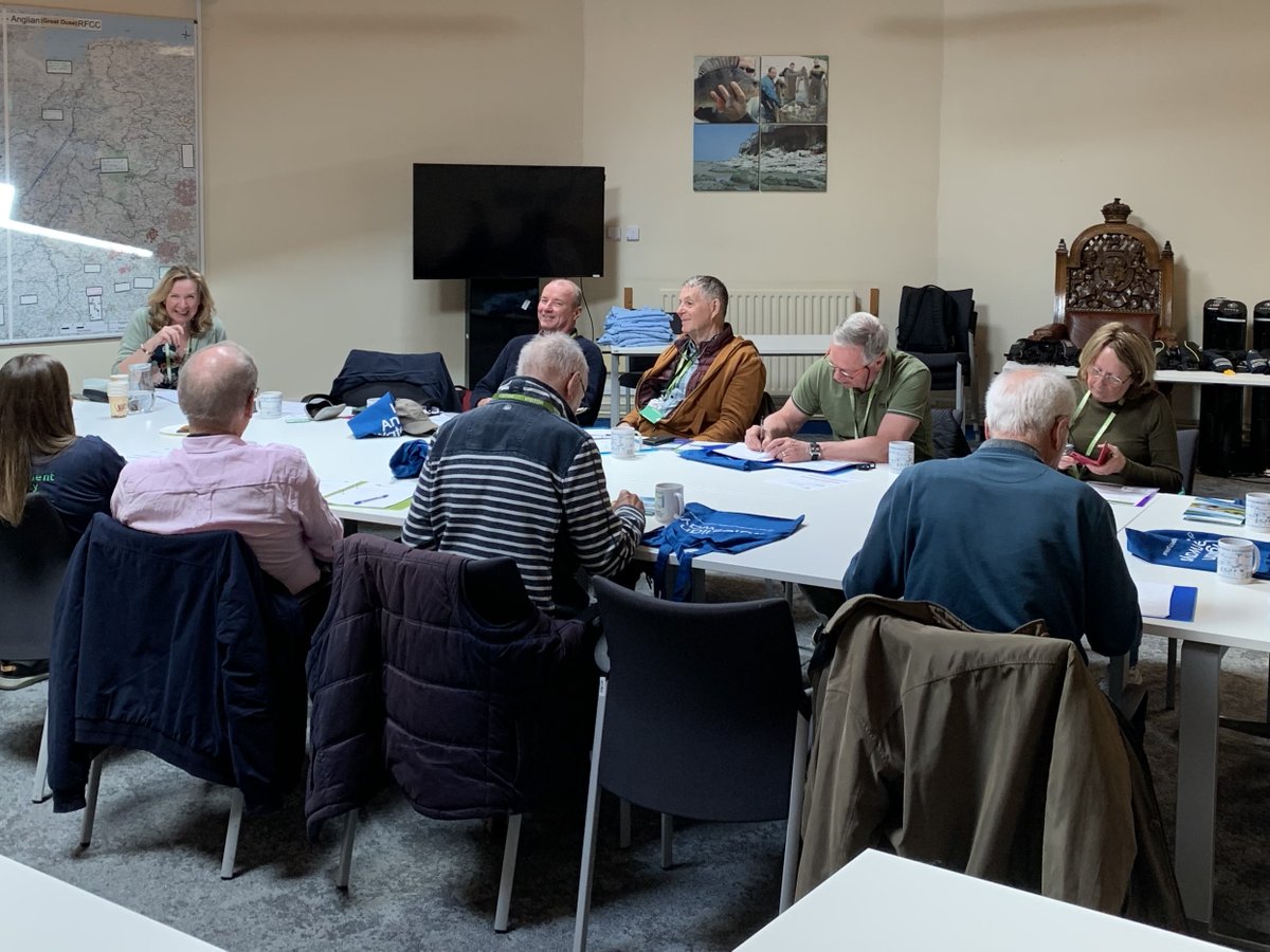 The sun is out, which means it is time to conduct the Anglian Waterways scheme! In partnership with @EnvAgencyAnglia, we trained an additional nine volunteers on Monday to help boaters use the Great Ouse locks. We will be keeping you updated as to how they get on this summer 😁.
