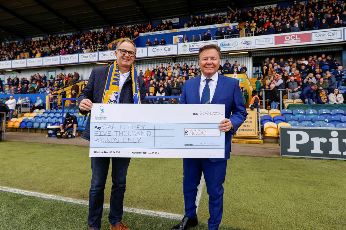 💷 George from @oarblimey is presented with a cheque for £5,000 from the Radford Foundation by chairman @JRadfordMTFC for the supporter's efforts to raise awareness for dementia. Accompanied by fellow Stags' fan Russell, the pair rowed across the Atlantic Ocean. #Stags 🟡🔵