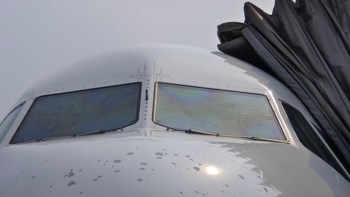 Vistara Airlines Airbus A320N (VT-TQH, built 2021) safely returned to land at Bhubaneswar (VEBS), India following a serious hail encounter during a climb-out from runway 14. The windshield and forward-facing surfaces sustained extensive damage. No one aboard flight #UK788 to…