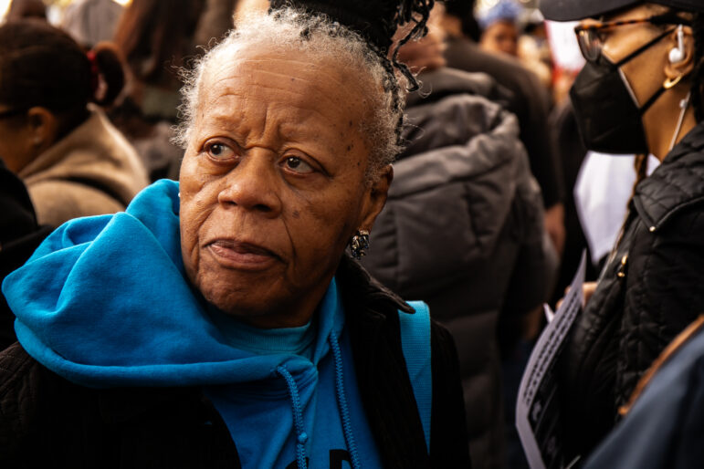 big shoutout to @aditalwar for always capturing the essence of these meetings This is 77-year old Viola Bibins, who told me: “I have to decide: should I pay for my medication or should I pay my rent?” citylimits.org/2024/05/01/nyc…