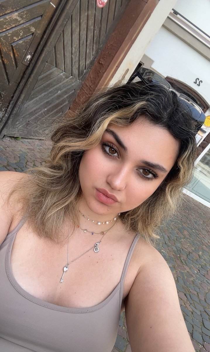 derindicle4's tweet photo. 🤍💋 https://t.co/8P2eSTVEGJ