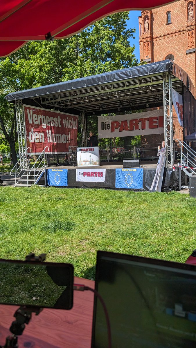 DiePARTEIBerlin's tweet image. Jetzt auch live auf Twitch.
Twitch · DiePARTEIBerlin