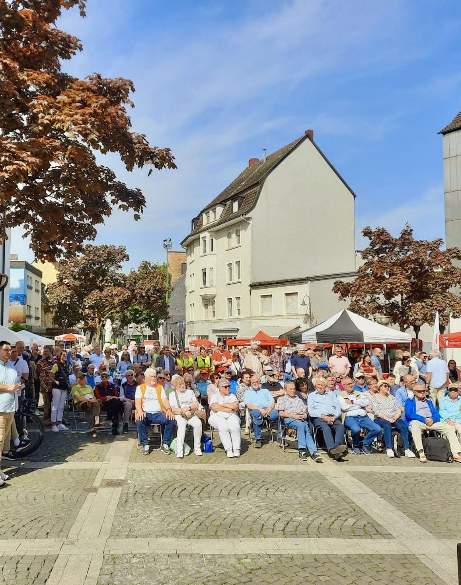 #TagderArbeit: #NRW-Arbeitsminister Karl-Josef #Laumann nahm heute an der @DGBNRW-Kundgebung in @hamm_stadt teil und hielt die traditionelle Rede zum #1Mai. 

Fotos 📸: DGB-Stadtverband Hamm