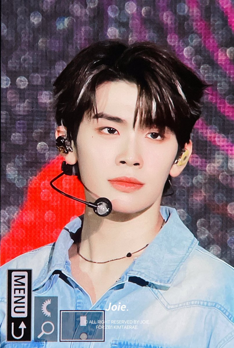 DENIM FOREHEAD WHITE HIGHLIGHT TAERAE ARE THE VISUAL COMBO I NEVER KNEW I NEEDED LIKE HE'S SO ATTRACTIVE???