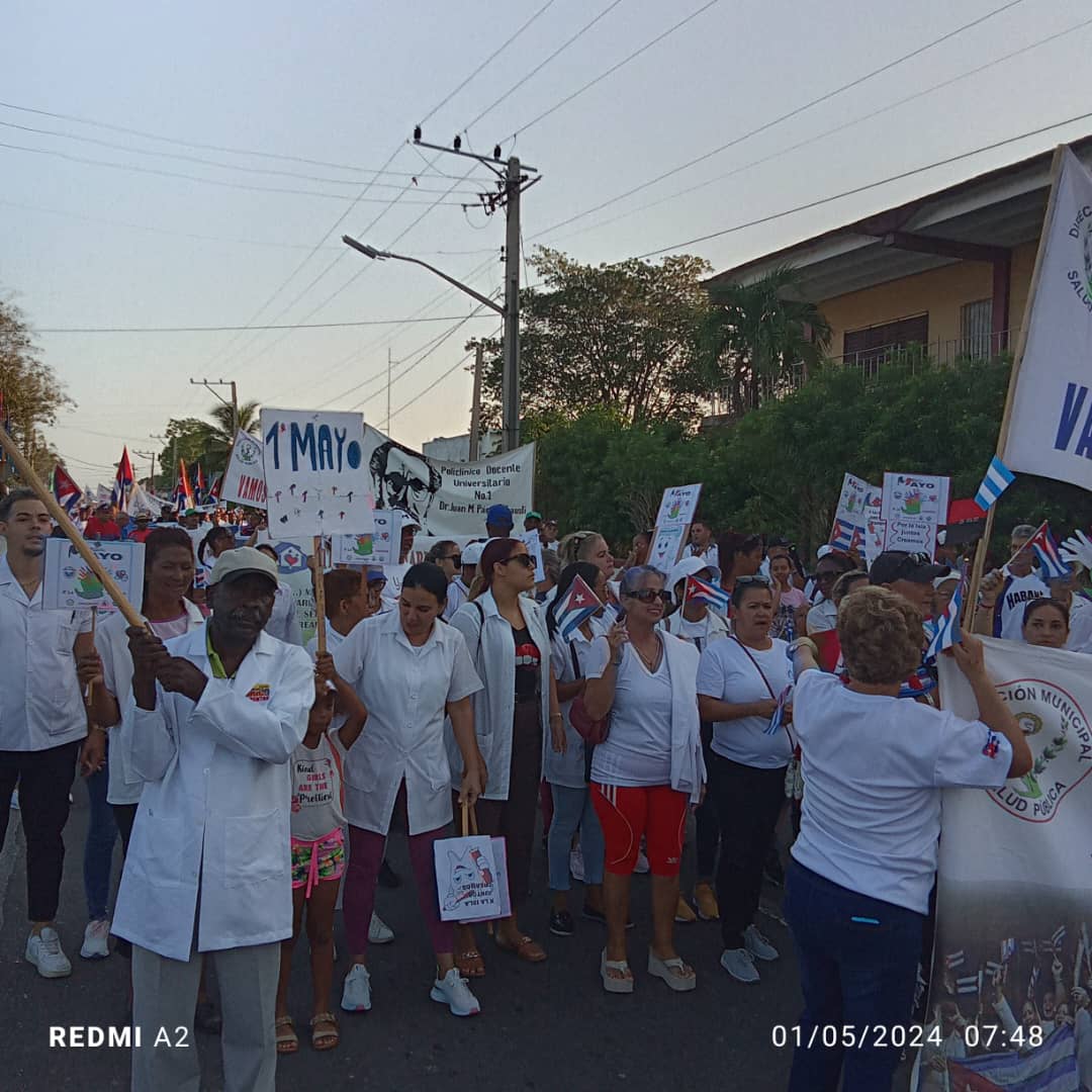 Desfilando en el día de los trabajadores #DiaDelTrabajador #SaludPública #suministrosmedicos