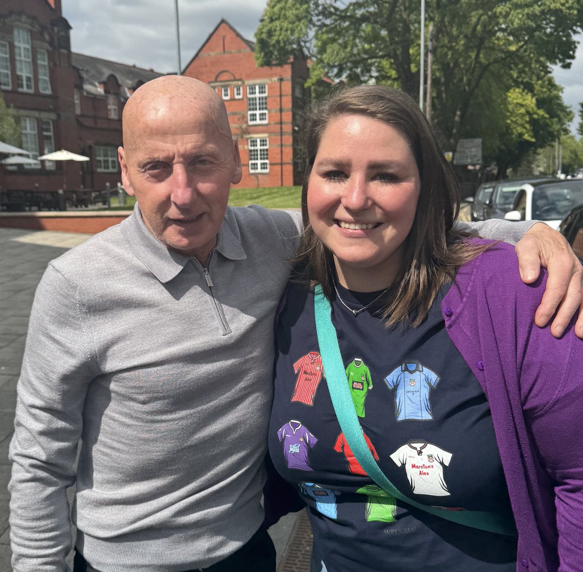 Walking through town and met a true @Wrexham_AFC legend!! Thank you @therealMickeyT for the photo and quick chat.